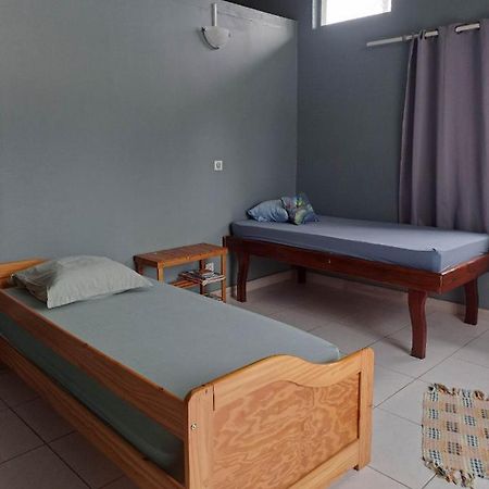 Hostel Laure Hebergement Loue Des Lits En Dortoir Faaa Exteriér fotografie