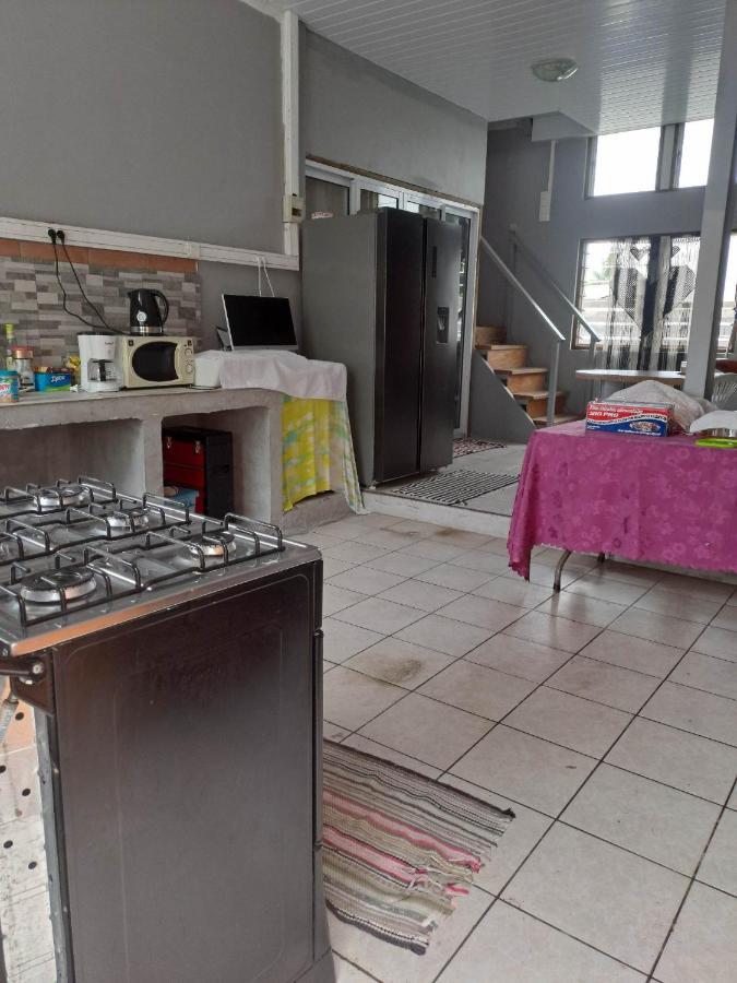 Hostel Laure Hebergement Loue Des Lits En Dortoir Faaa Exteriér fotografie