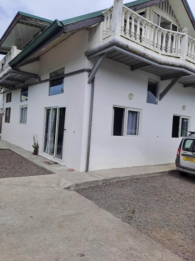 Hostel Laure Hebergement Loue Des Lits En Dortoir Faaa Exteriér fotografie